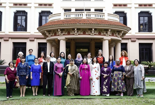 Phó chủ tịch nước Võ Thị Ánh Xuân gặp mặt các nữ đại sứ, trưởng đại diện các tổ chức quốc tế tại Việt Nam 